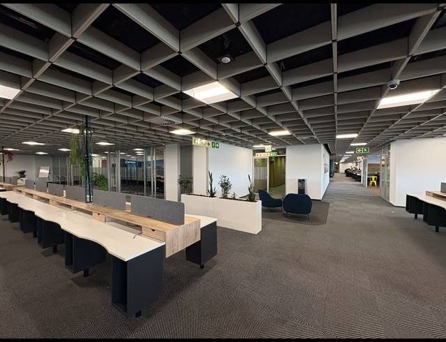 1,462M² OFFICE TO LET IN PINELANDS